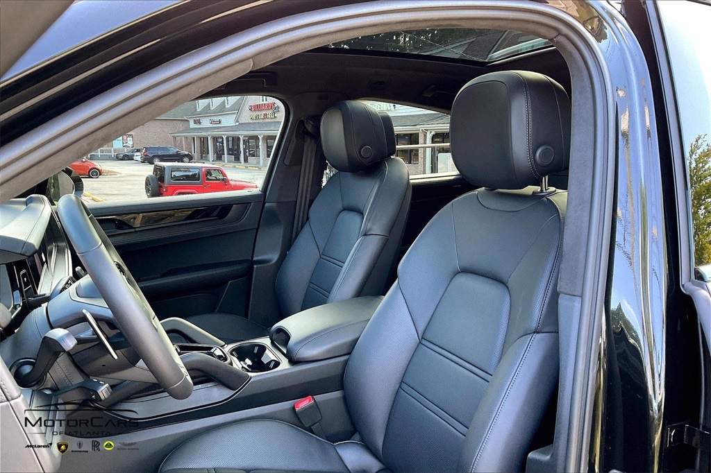 2025 Porsche Cayenne GTS AWD SUV