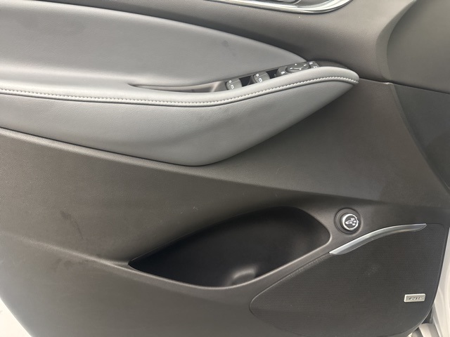 2020 White Frost Tricoat Buick Enclave Essence FWD SUV