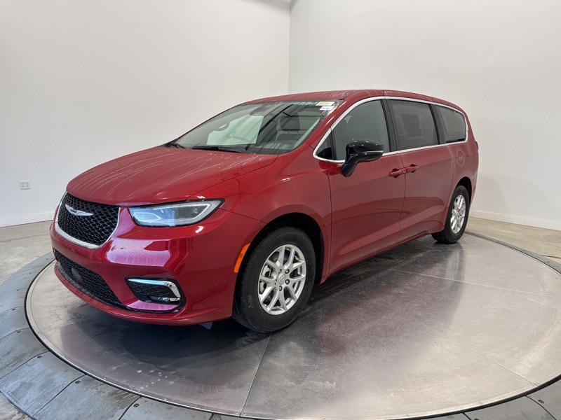 2026 Chrysler Pacifica photo 3