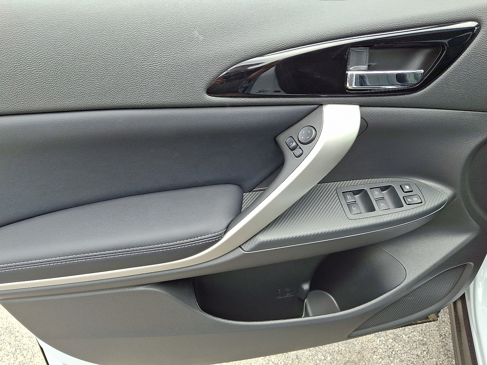 2025 Mitsubishi Eclipse Cross SEL photo 11