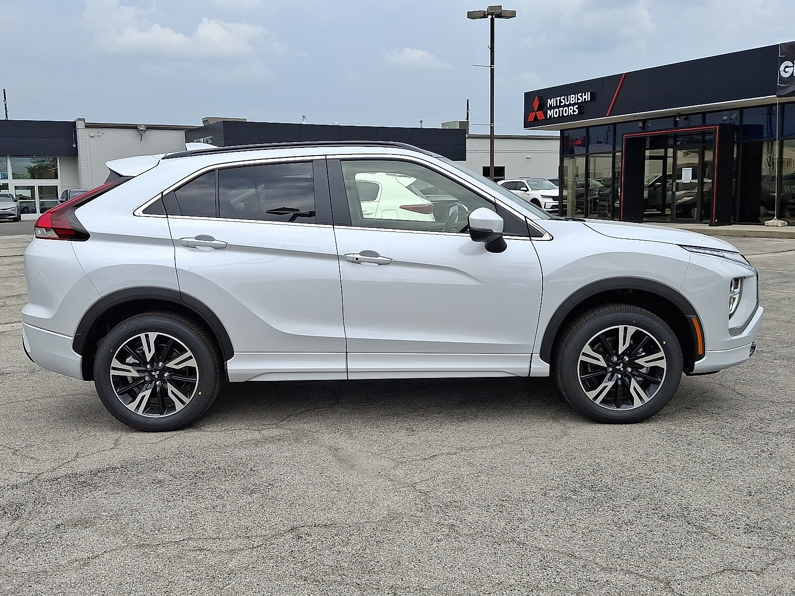 2025 Mitsubishi Eclipse Cross SEL photo 7