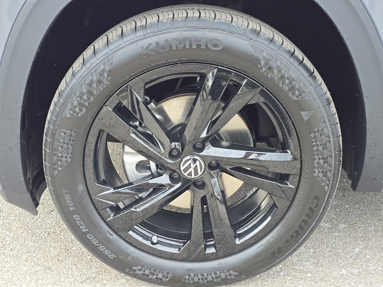 new 2026 Volkswagen Atlas Cross Sport car, priced at $51,188