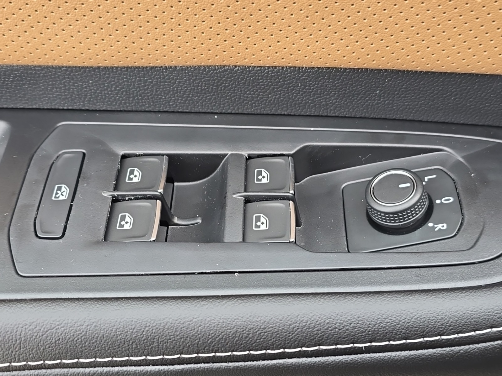 new 2026 Volkswagen Atlas Cross Sport car, priced at $51,188