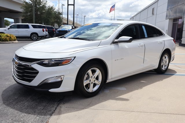 2024 Chevrolet Malibu photo 3