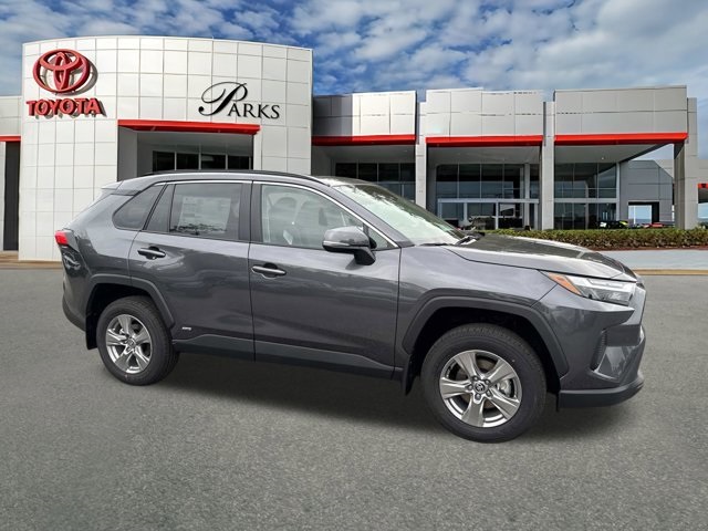 2025 Toyota RAV4 XLE's photo