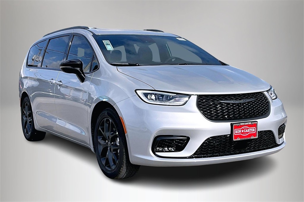 2026 Chrysler Pacifica Limited's photo