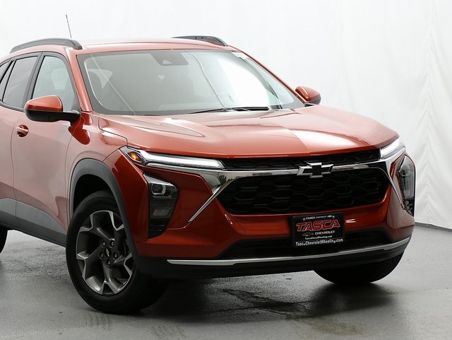 2024 Chevrolet Trax LT photo 2
