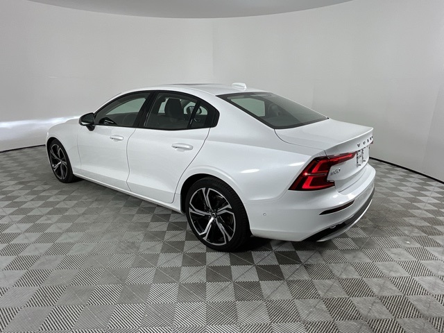 2024 Volvo S60 B5 Plus photo 4