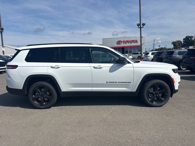 2025 Jeep Grand Cherokee Altitude X photo 2