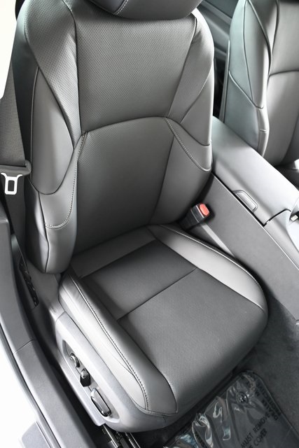 2025 Lexus ES 300h photo 17