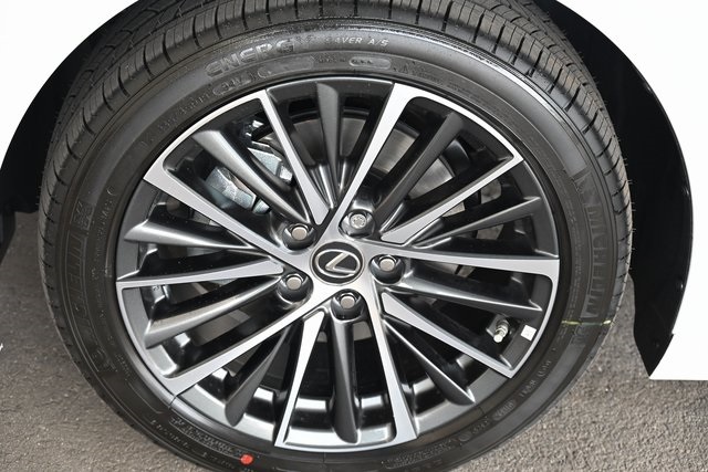 2025 Lexus ES 300h photo 7