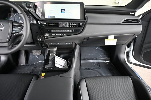 2025 Lexus ES 300h photo 8