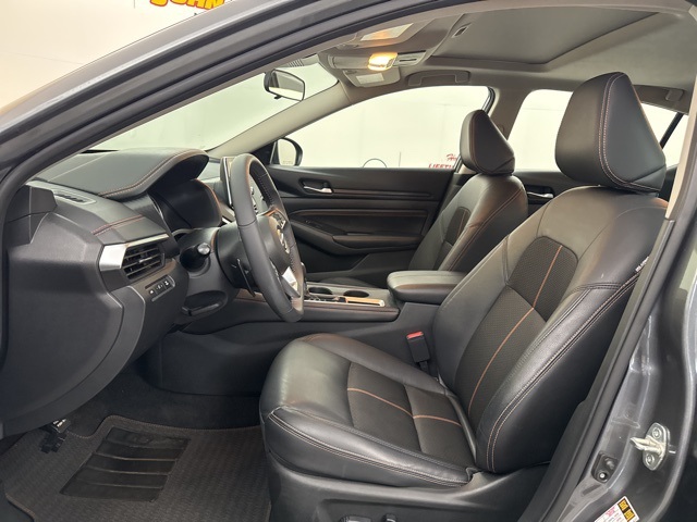 2022 Gun Metallic Nissan Altima 2.5 SR FWD Sedan