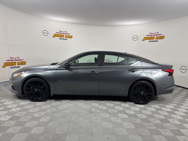 2022 Gun Metallic Nissan Altima 2.5 SR FWD Sedan