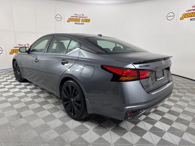 2022 Gun Metallic Nissan Altima 2.5 SR FWD Sedan