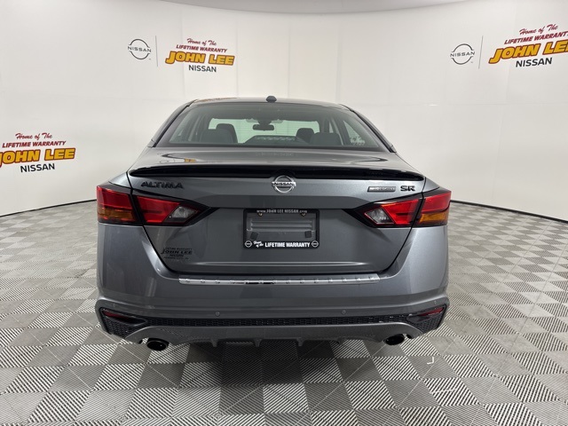 2022 Gun Metallic Nissan Altima 2.5 SR FWD Sedan