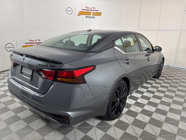2022 Gun Metallic Nissan Altima 2.5 SR FWD Sedan