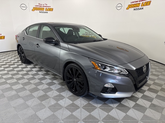 2022 Gun Metallic Nissan Altima 2.5 SR FWD Sedan