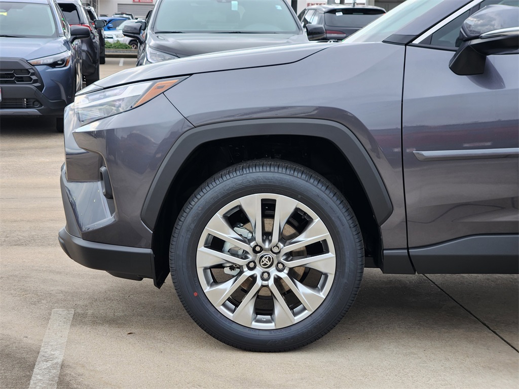2025 Toyota RAV4 XLE Premium photo 4