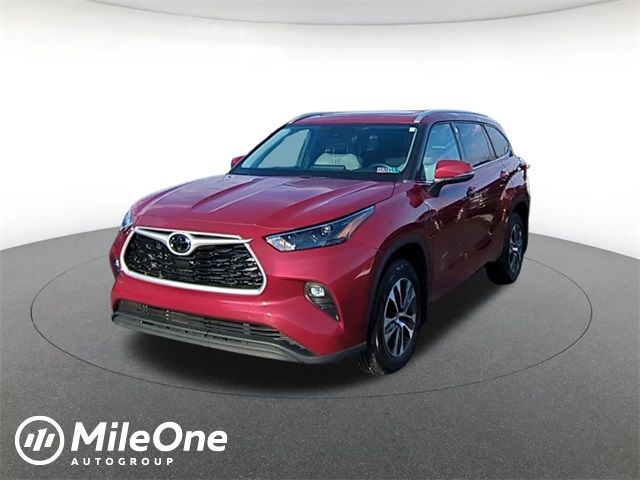 used 2022 Toyota Highlander car, priced at $33,911