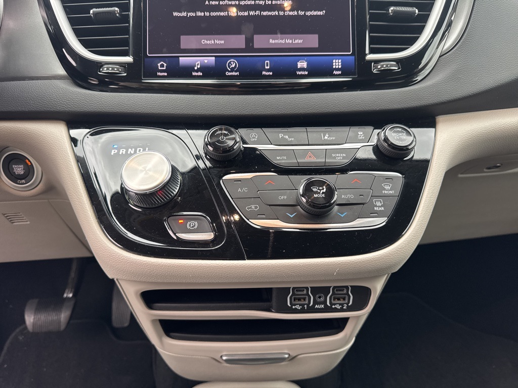 used 2024 Chrysler Pacifica car, priced at $29,807