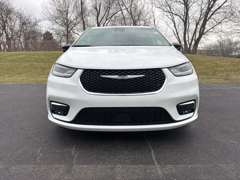 used 2024 Chrysler Pacifica car, priced at $29,807