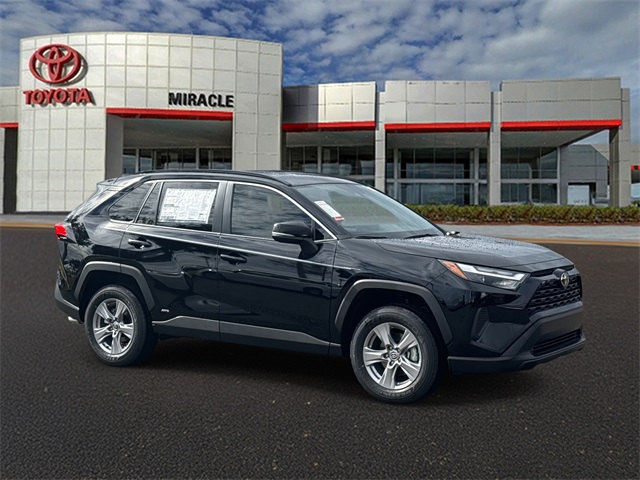 2025 Toyota RAV4 XLE's photo