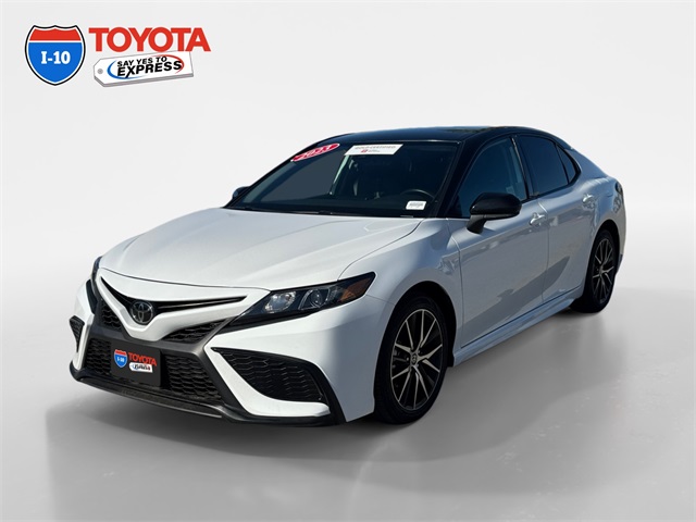 2023 Toyota Camry SE's photo