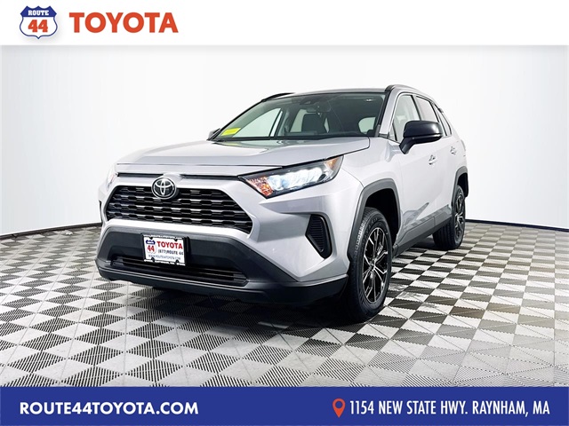 2019 Toyota RAV4 LE's photo