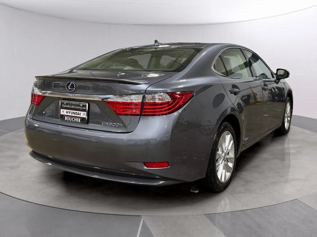 2013 Lexus ES 300h photo 3