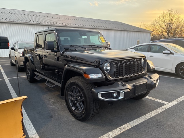 2024 Jeep Gladiator Sport S's photo