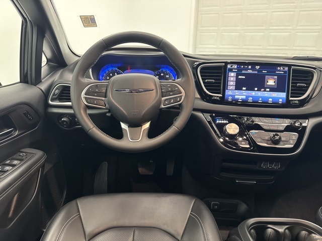 used 2025 Chrysler Pacifica car, priced at $29,999
