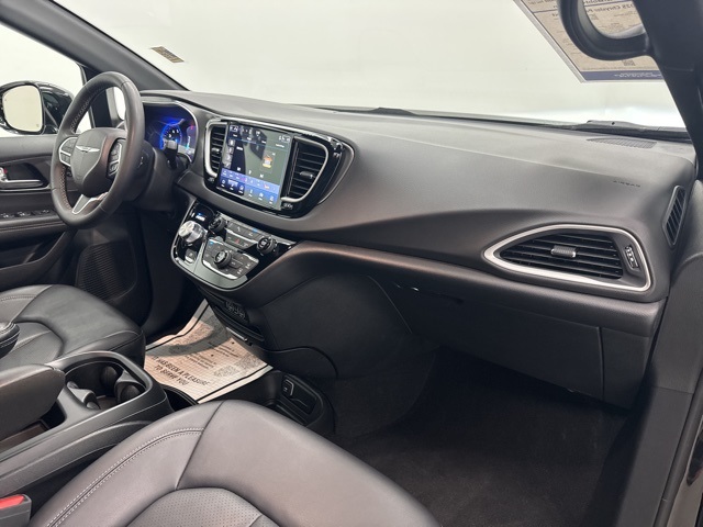 used 2025 Chrysler Pacifica car, priced at $29,999