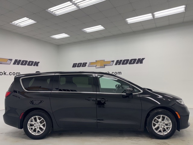 used 2025 Chrysler Pacifica car, priced at $29,999