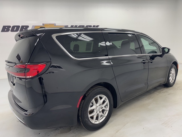 used 2025 Chrysler Pacifica car, priced at $29,999