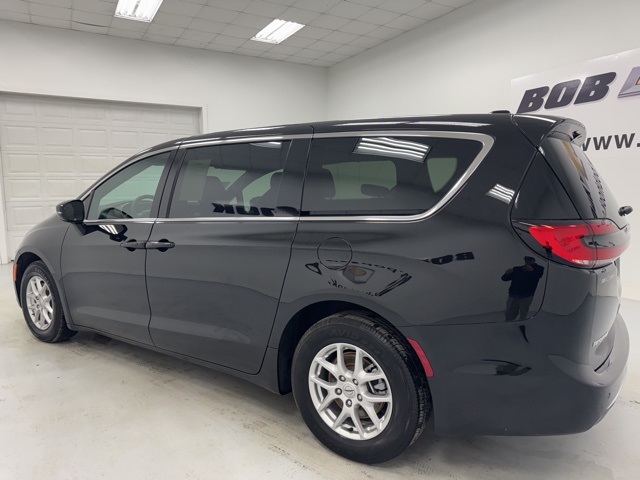 used 2025 Chrysler Pacifica car, priced at $29,999