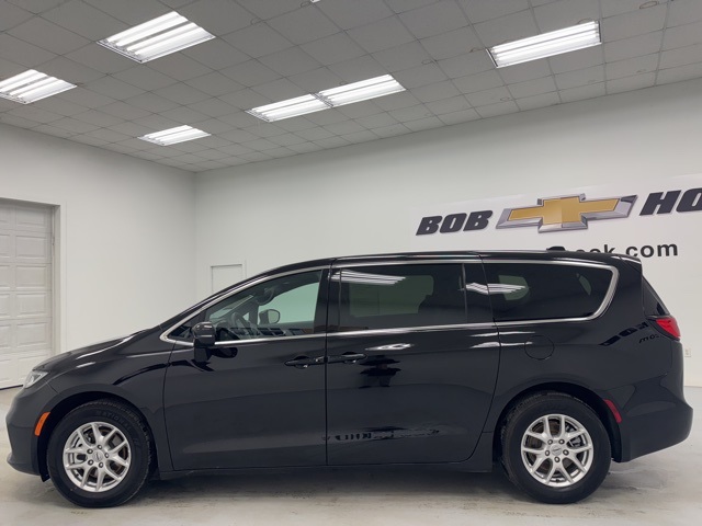 used 2025 Chrysler Pacifica car, priced at $29,999