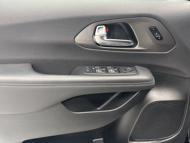 used 2025 Chrysler Pacifica car, priced at $29,999