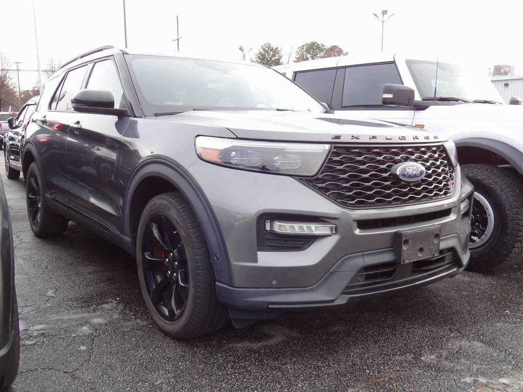 2021 Ford Explorer ST's photo