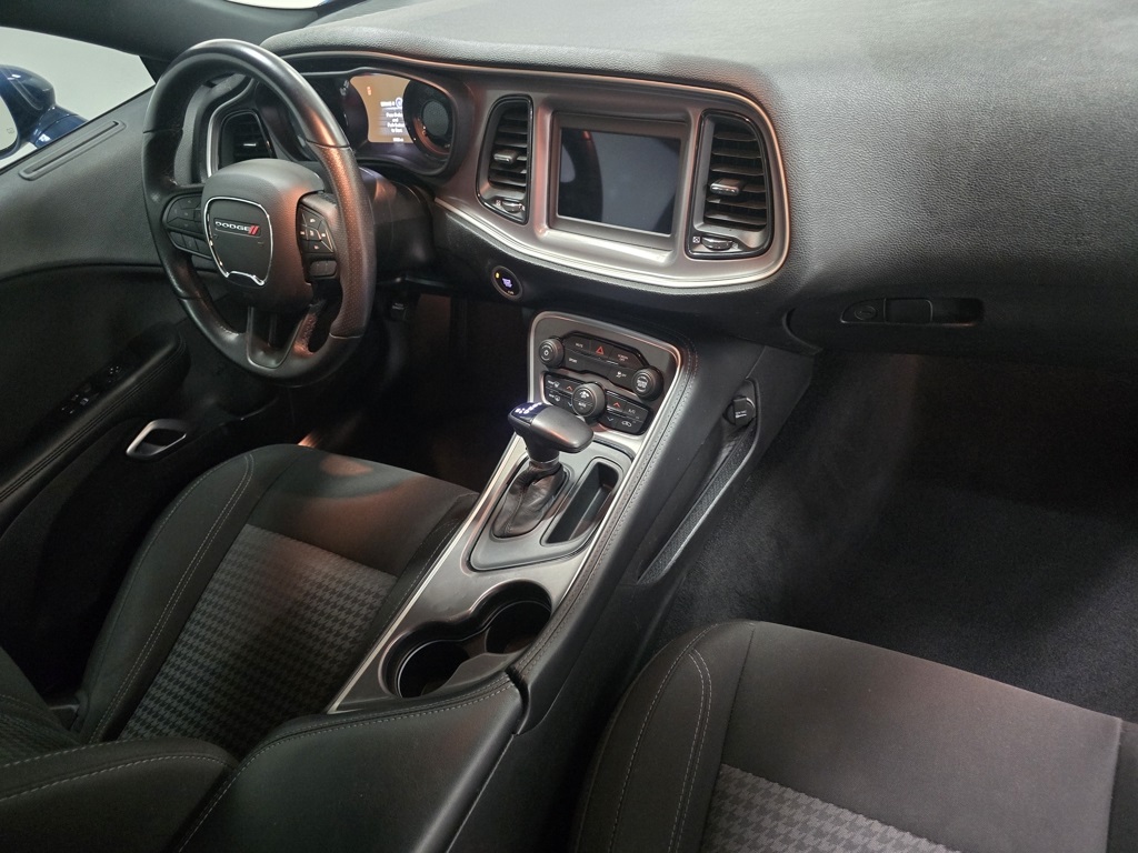 2022 Dodge Challenger SXT photo 17