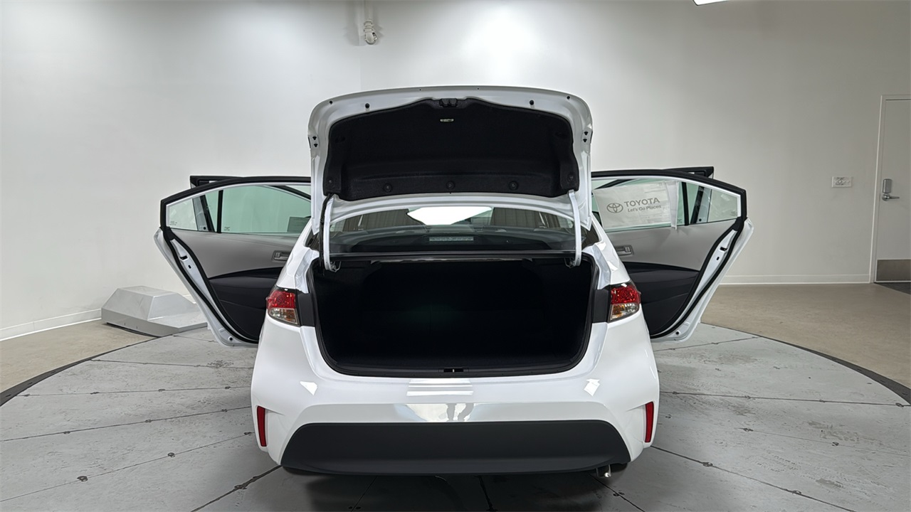 2026 Toyota Corolla LE photo 15