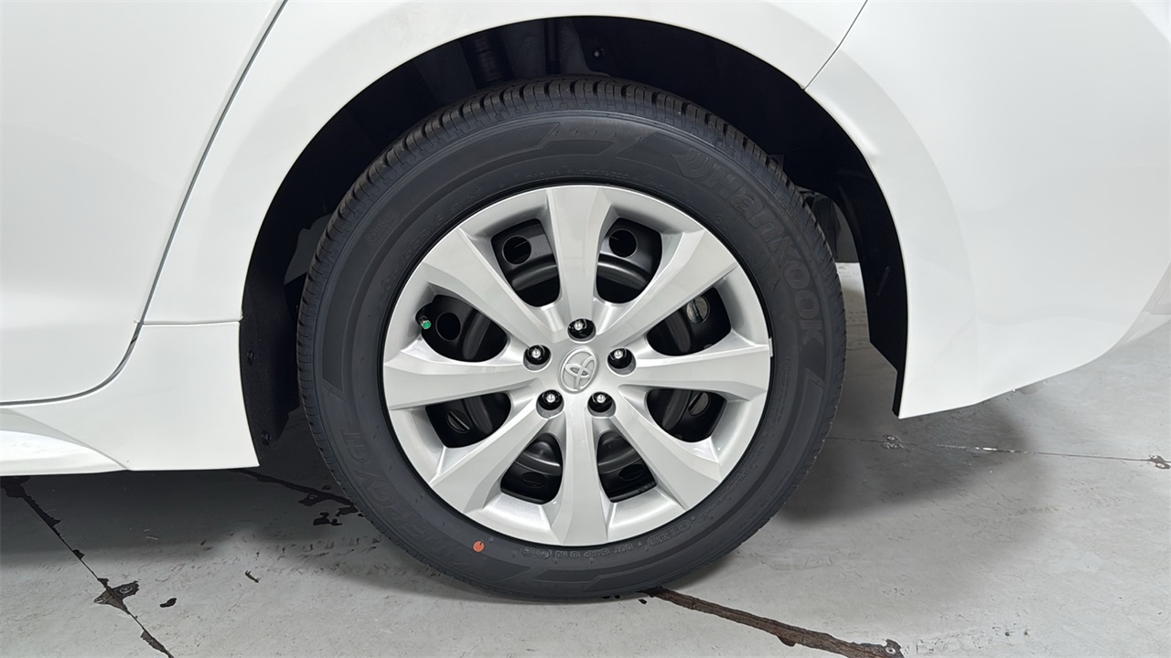 2026 Toyota Corolla LE photo 22