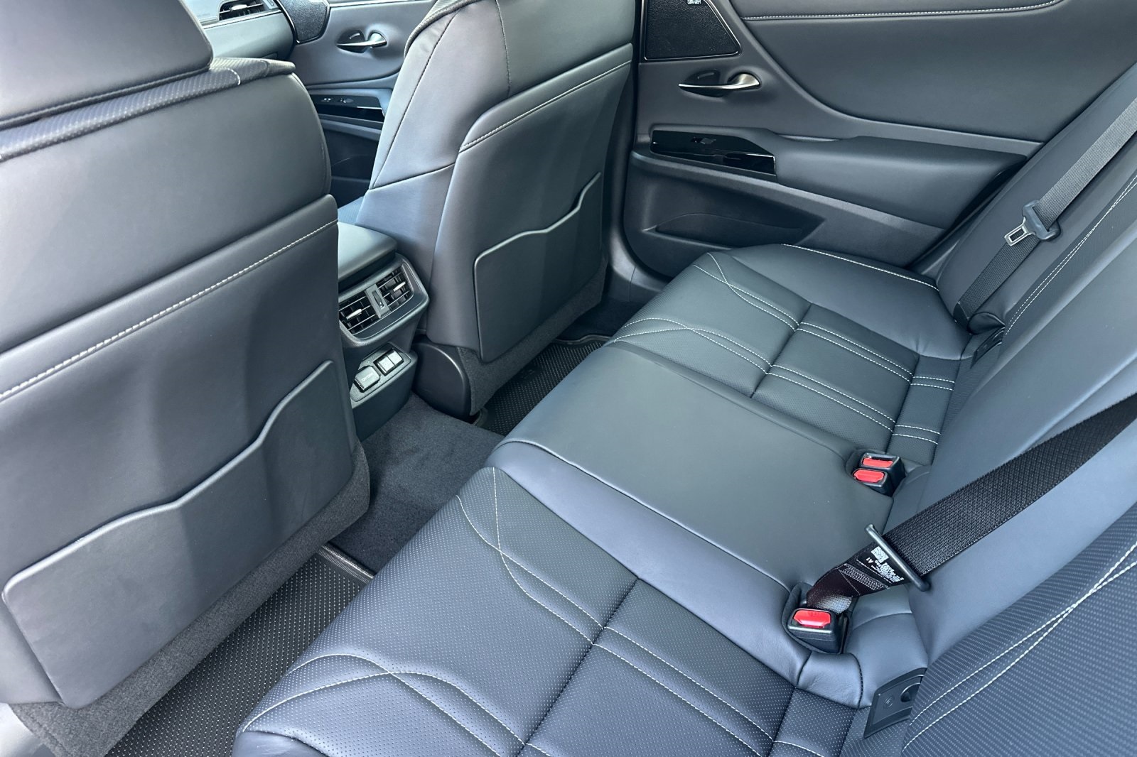 2025 Lexus ES 350 Luxury photo 9
