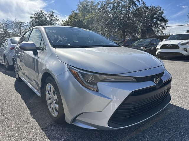 2025 Toyota Corolla LE's photo