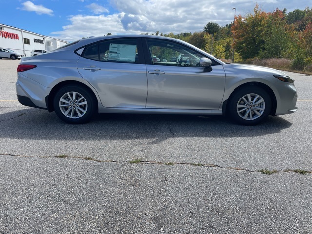 2026 Toyota Camry SE photo 3