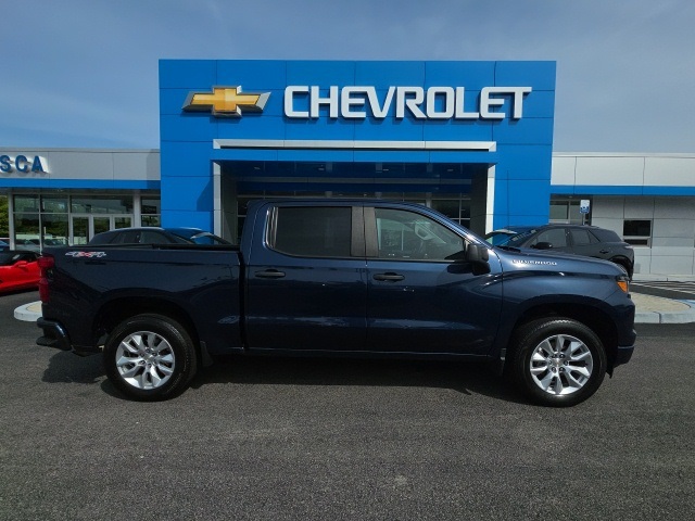 2023 Chevrolet Silverado 1500 Custom photo 3