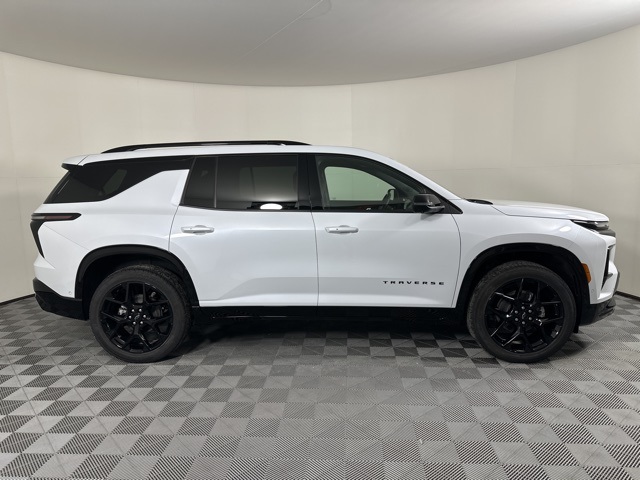 2026 Chevrolet Traverse RS photo 2
