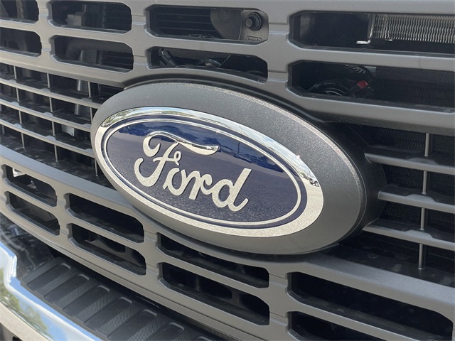 2025 Oxford White Ford Super Duty F-250 SRW XL 4X4 Truck