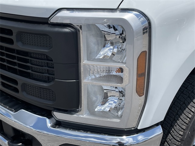 2025 Oxford White Ford Super Duty F-250 SRW XL 4X4 Truck