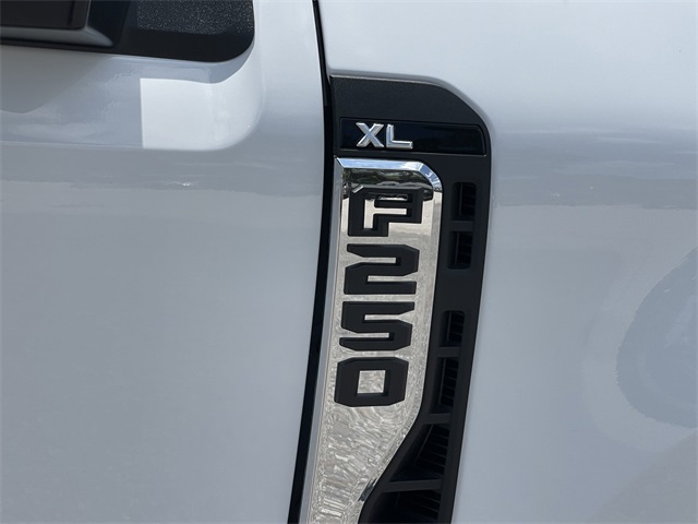 2025 Oxford White Ford Super Duty F-250 SRW XL 4X4 Truck